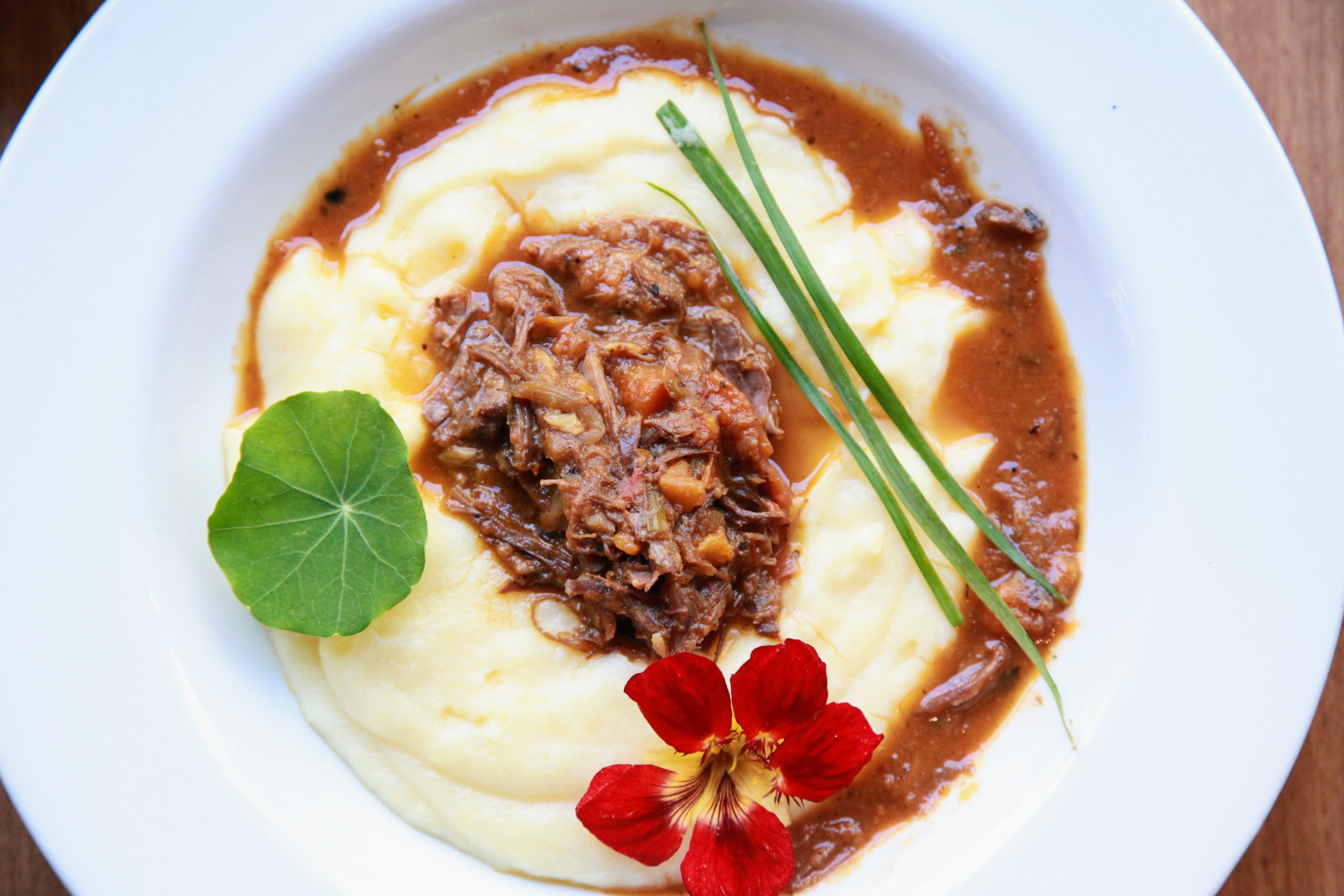 Ragu de ossobuco com polenta cremosa